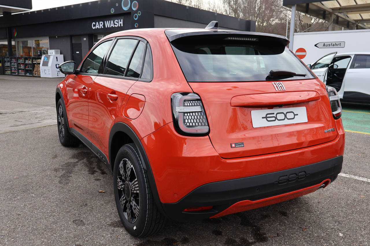 FIAT 600 1.2 Hybrid Swiss Edition, Mild-Hybrid Petrol/Electric, New car, Automatic - 6
