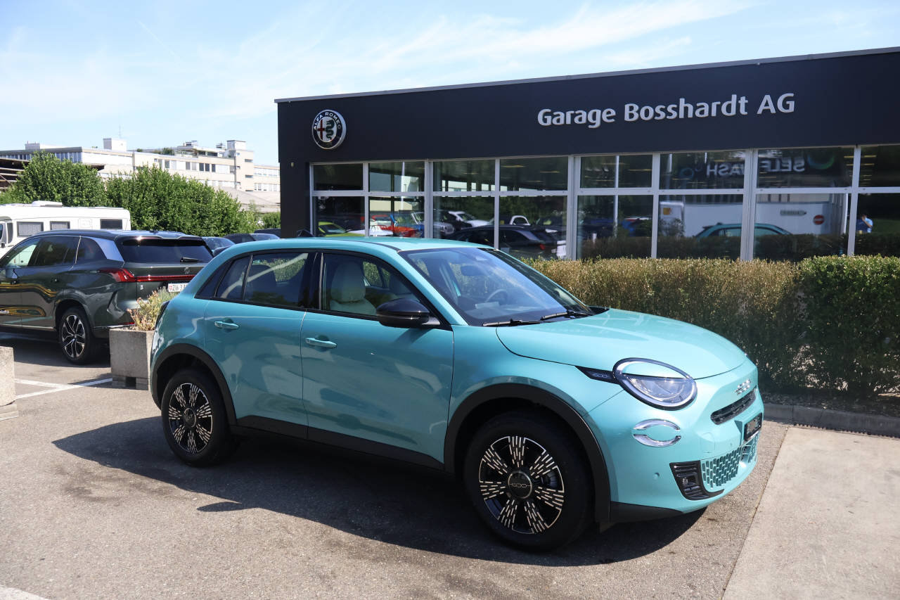 FIAT 600 1.2 Hybrid Swiss Edition, Mild-Hybrid Petrol/Electric, New car, Automatic - 2