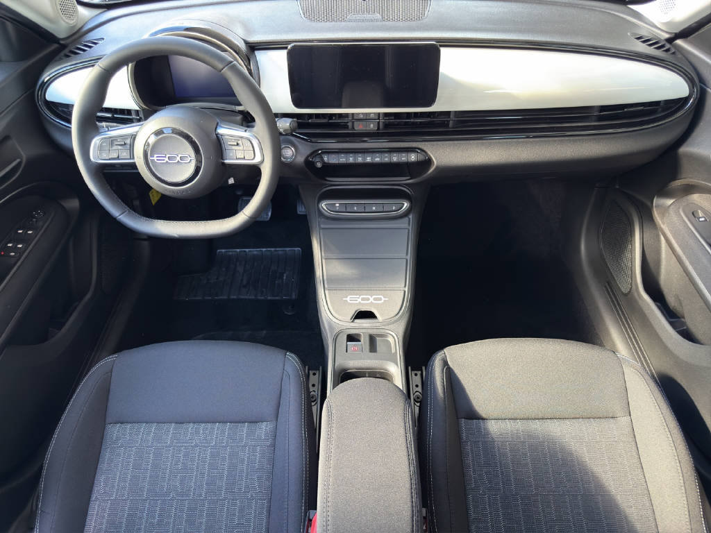 FIAT 600 1.2 Hybrid Icon Swiss Edition, Mild-Hybrid Petrol/Electric, New car, Automatic - 7