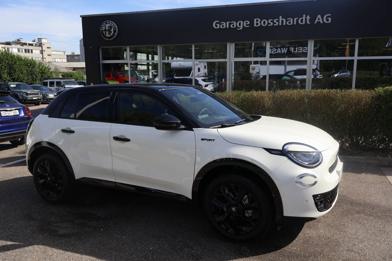 FIAT 600 1.2 Hybrid 145 Sport, Mild-Hybrid Petrol/Electric, New car, Automatic - 2