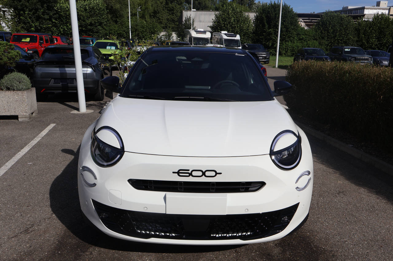 FIAT 600 1.2 Hybrid 145 Sport, Mild-Hybrid Petrol/Electric, New car, Automatic - 7