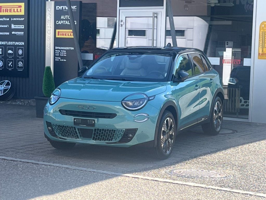 FIAT 600 1.2 Hybrid 145 La Prima, Mild-Hybrid Benzin/Elektro, Occasion / Gebraucht, Automatik - 2
