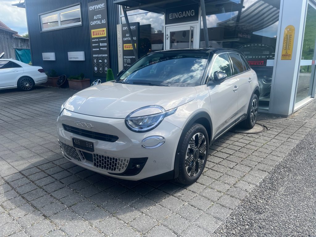 FIAT 600 1.2 Hybrid 145 La Prima, Mild-Hybrid Petrol/Electric, Second hand / Used, Automatic - 2