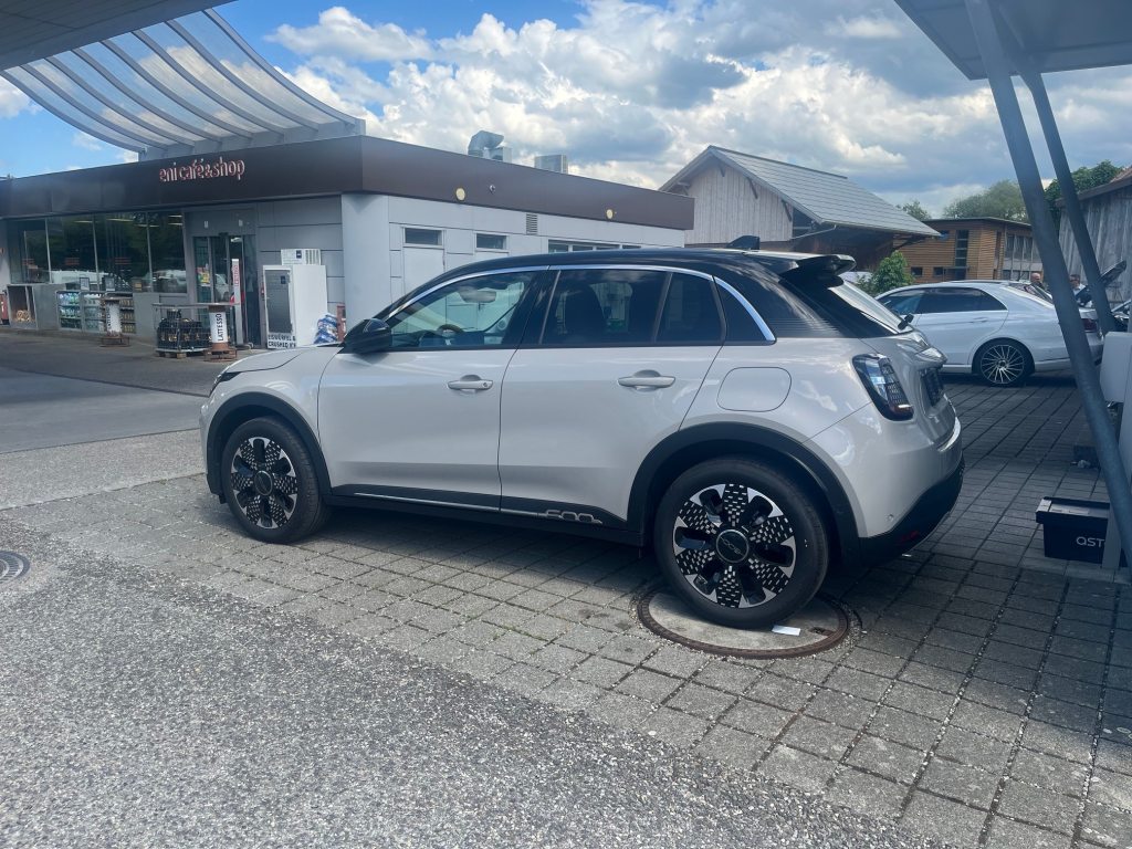 FIAT 600 1.2 Hybrid 145 La Prima, Mild-Hybrid Petrol/Electric, Second hand / Used, Automatic - 4