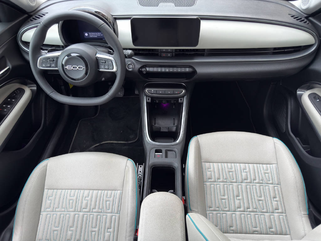 FIAT 600 1.2 Hybrid La Prima, Mild-Hybrid Benzin/Elektro, Occasion / Gebraucht, Automatik - 7