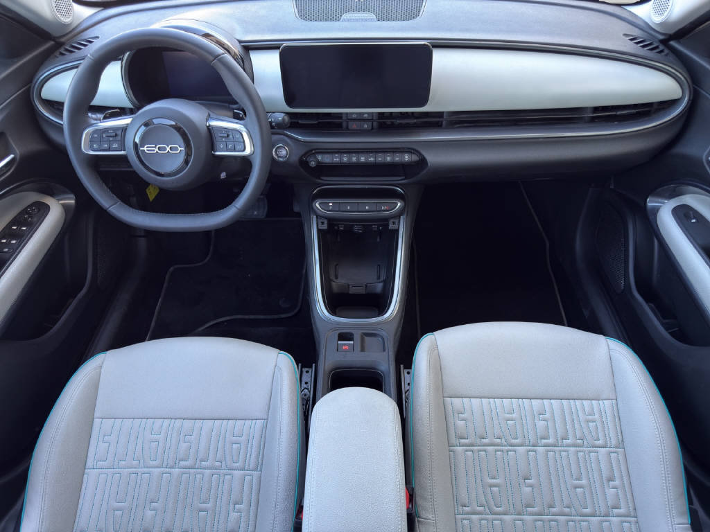 FIAT 600 1.2 Hybrid La Prima, Mild-Hybrid Benzin/Elektro, Occasion / Gebraucht, Automatik - 7