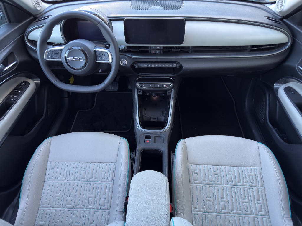 FIAT 600 1.2 Hybrid La Prima, Mild-Hybrid Benzin/Elektro, Occasion / Gebraucht, Automatik - 7