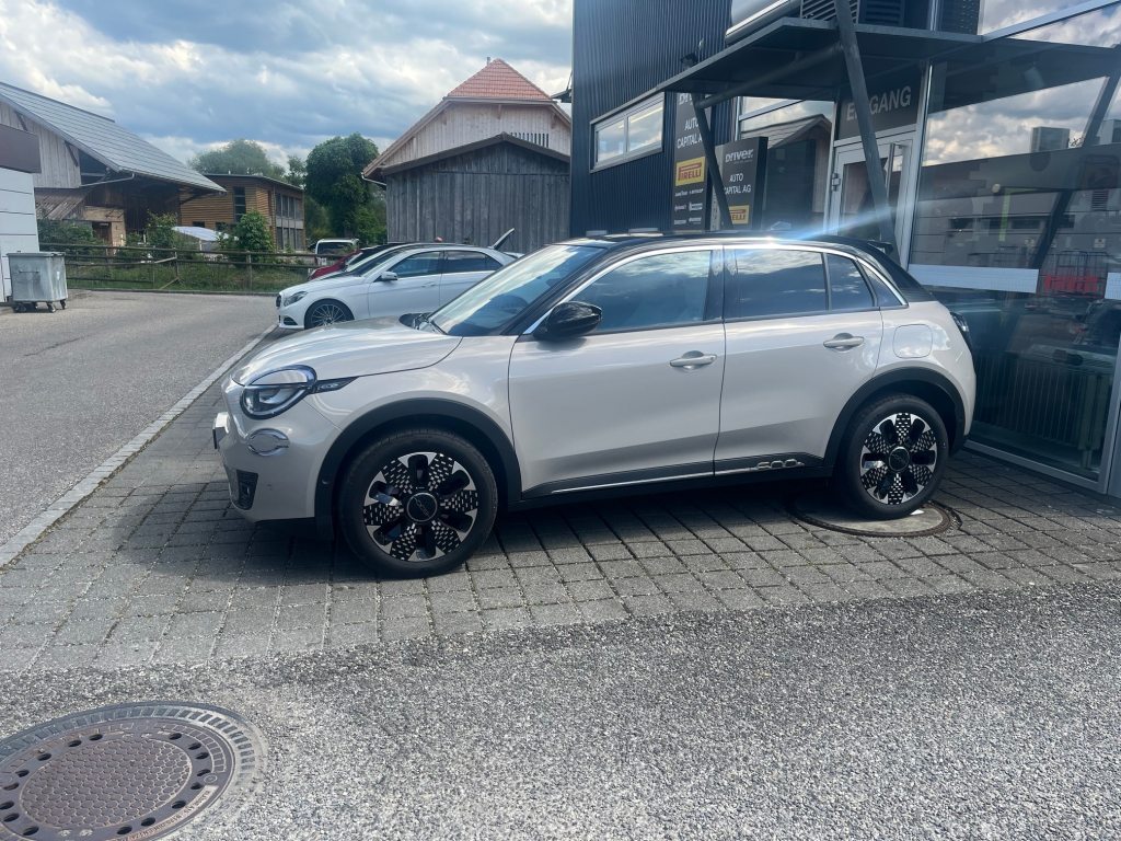FIAT 600 1.2 Hybrid 145 La Prima, Mild-Hybrid Petrol/Electric, Second hand / Used, Automatic - 3