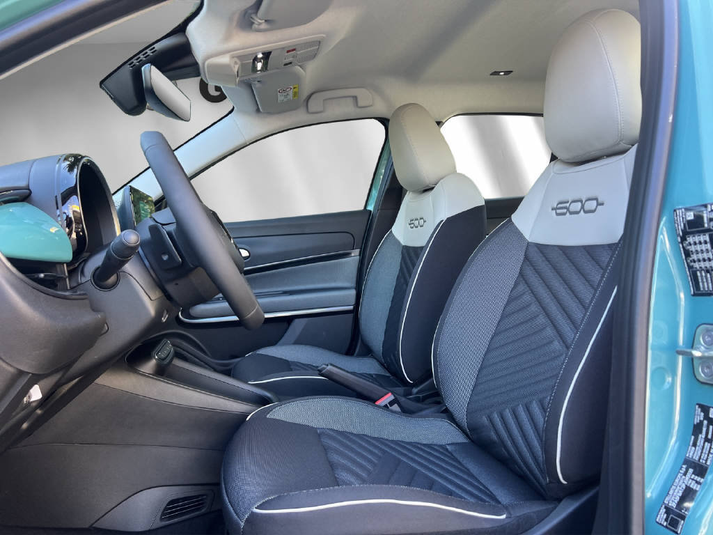FIAT 600 1.2 Hybrid 136 Cult Swiss Edition, Mild-Hybrid Petrol/Electric, Ex-demonstrator, Automatic - 4