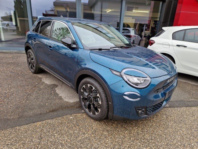 FIAT 600e La Prima, Electric, Ex-demonstrator, Automatic - 2