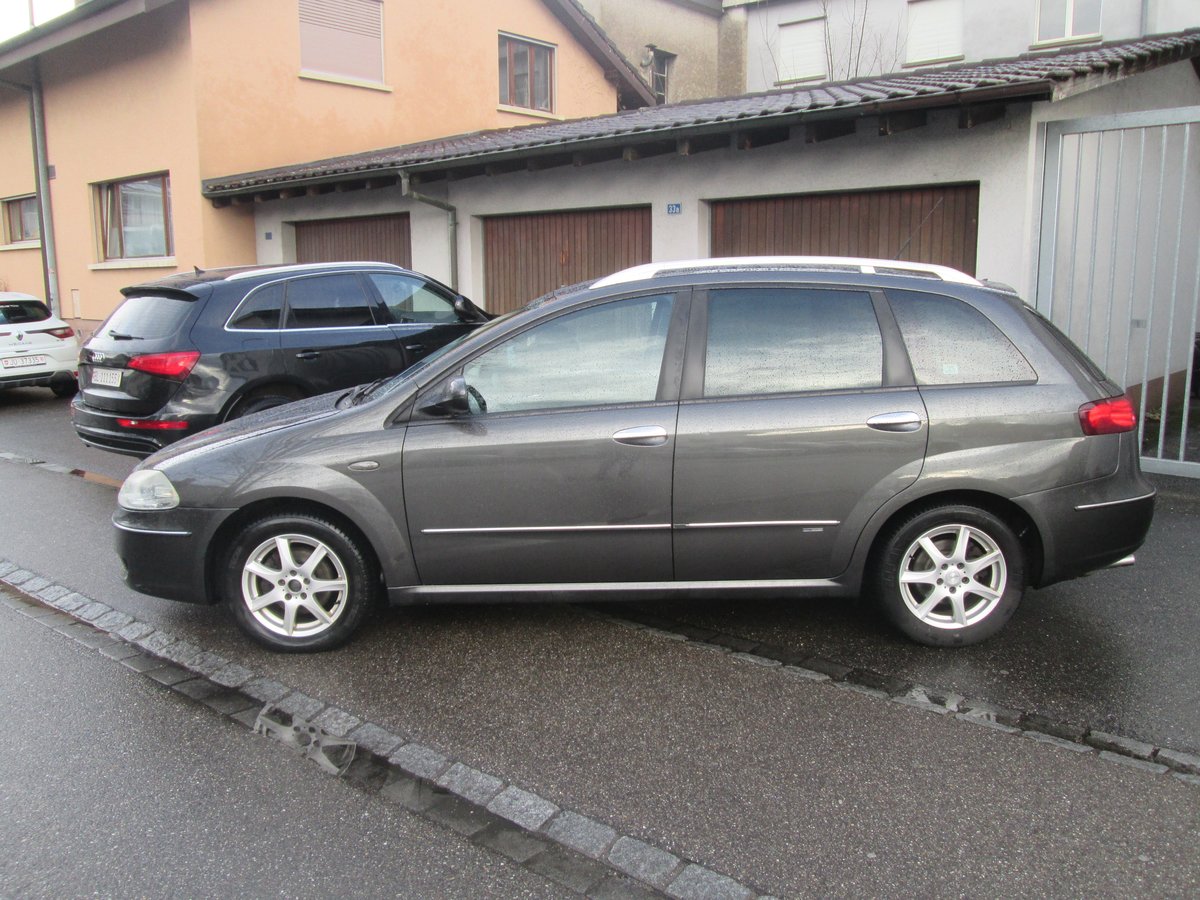 FIAT Croma 2.2 Emotion, Essence, Occasion / Utilisé, Manuelle - 2