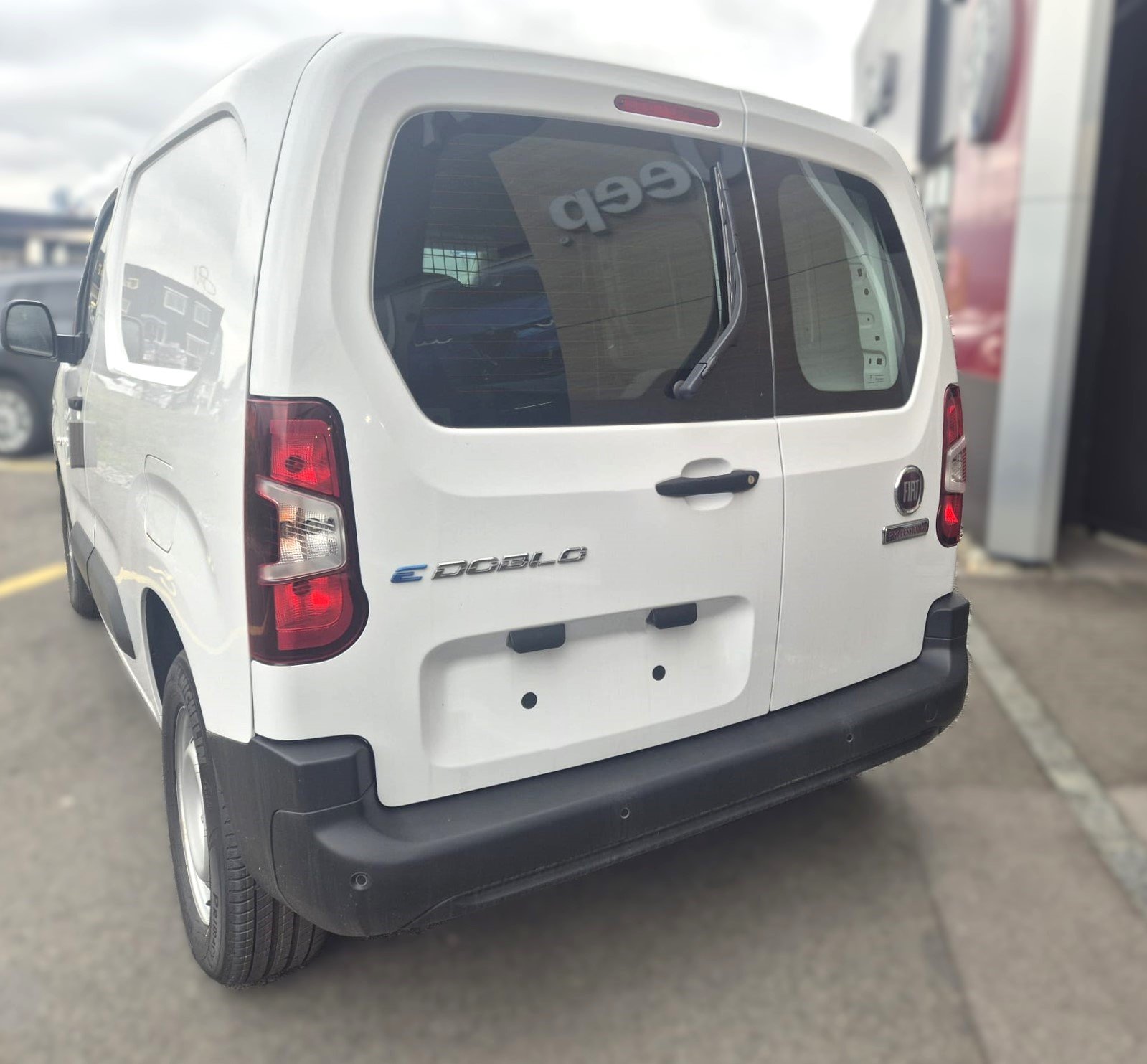 FIAT E-Doblo L2 50kWh 753kg Swiss Edition, Electric, New car, Automatic - 3