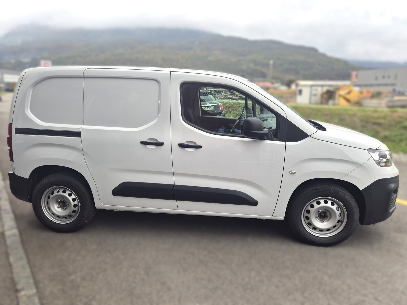 FIAT E-Doblo L2 50kWh 753kg Swiss Edition, Electric, New car, Automatic - 4