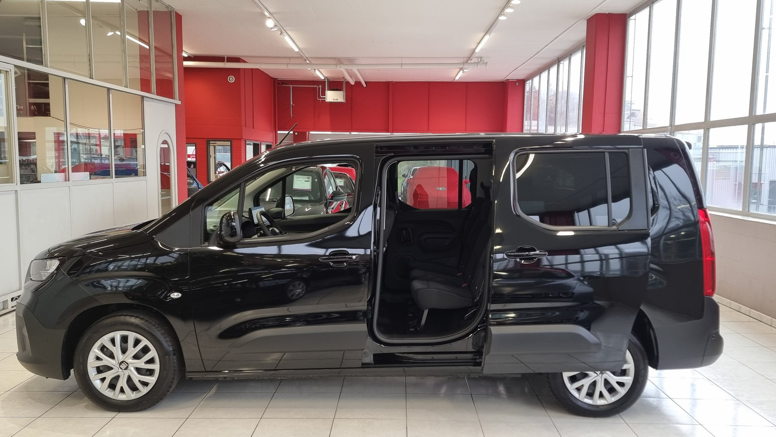 FIAT Doblo L2 1.5 BlueHDi Automat - 7 Plätze, Diesel, Neues Fahrzeug mit Tageszulassung, Automatik - 5