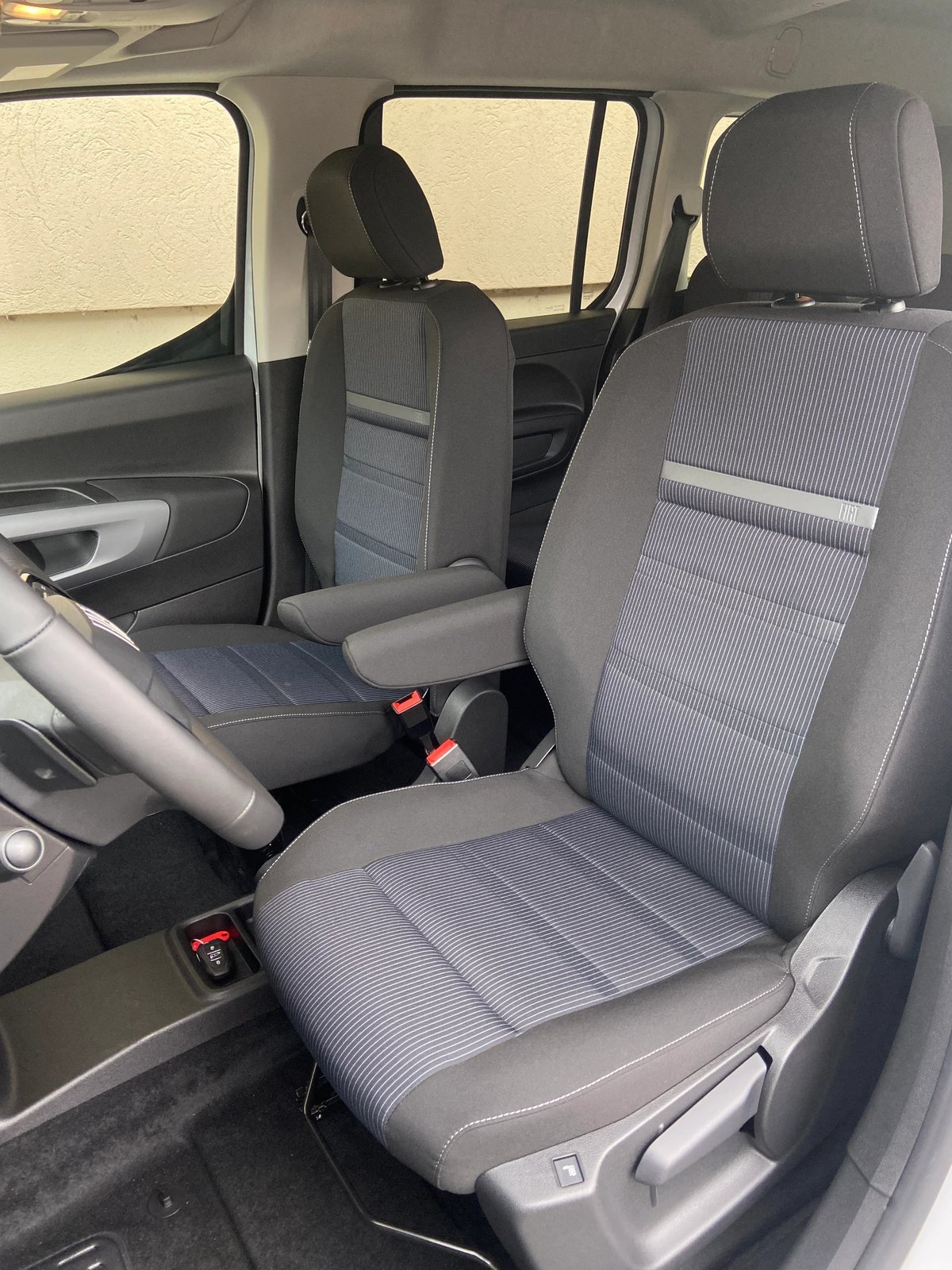 FIAT Doblo L2 1.5 BlueHDi Automat - 7 Plätze, Diesel, Neuwagen, Automatik - 7