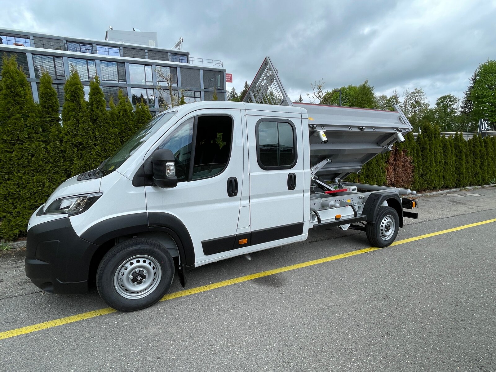 FIAT Ducato 35 L3 Maxi Doka Dreiseiten-Kipper mit AHK