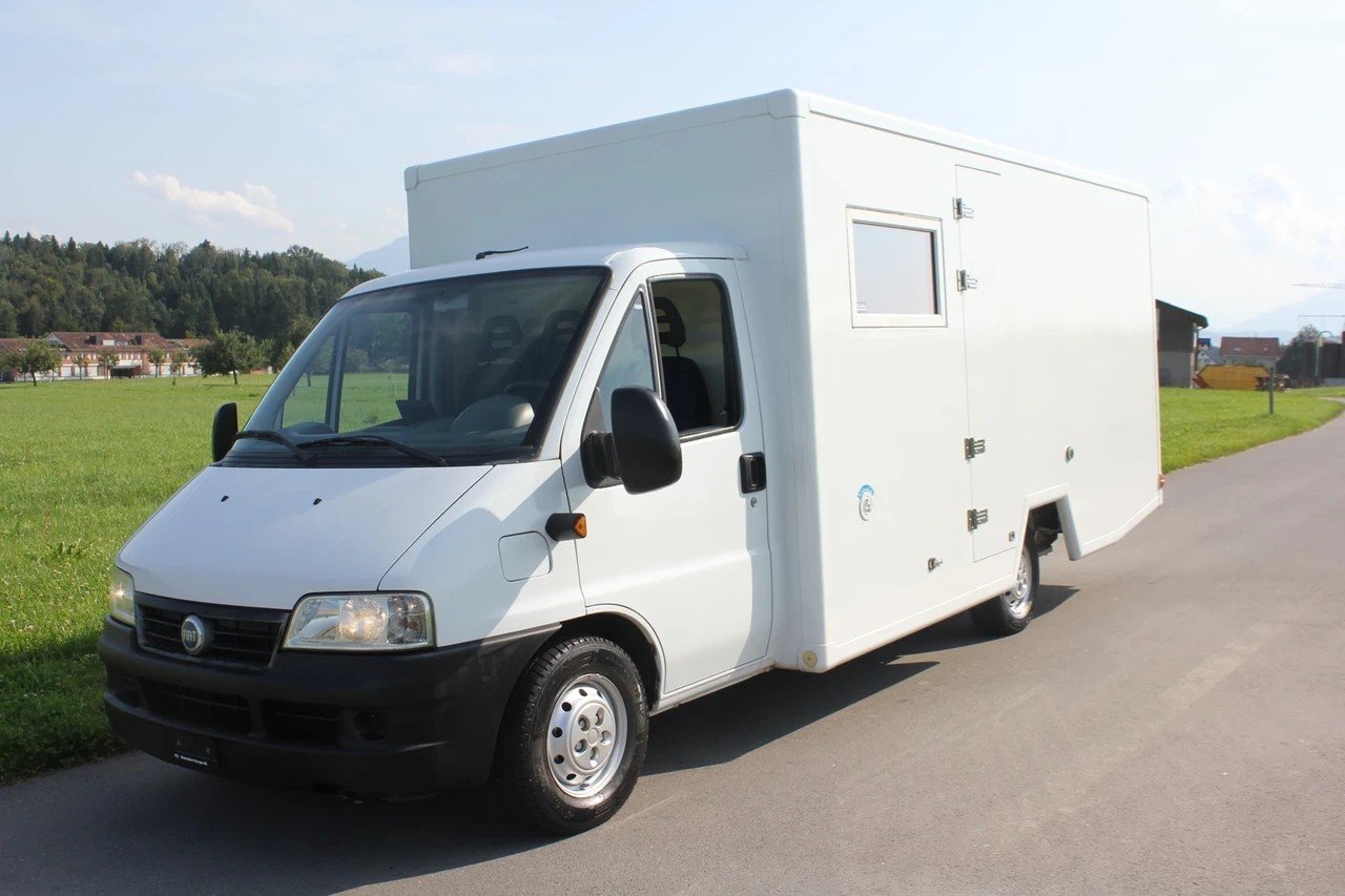 FIAT Ducato mit Aufbau zum ausbauen