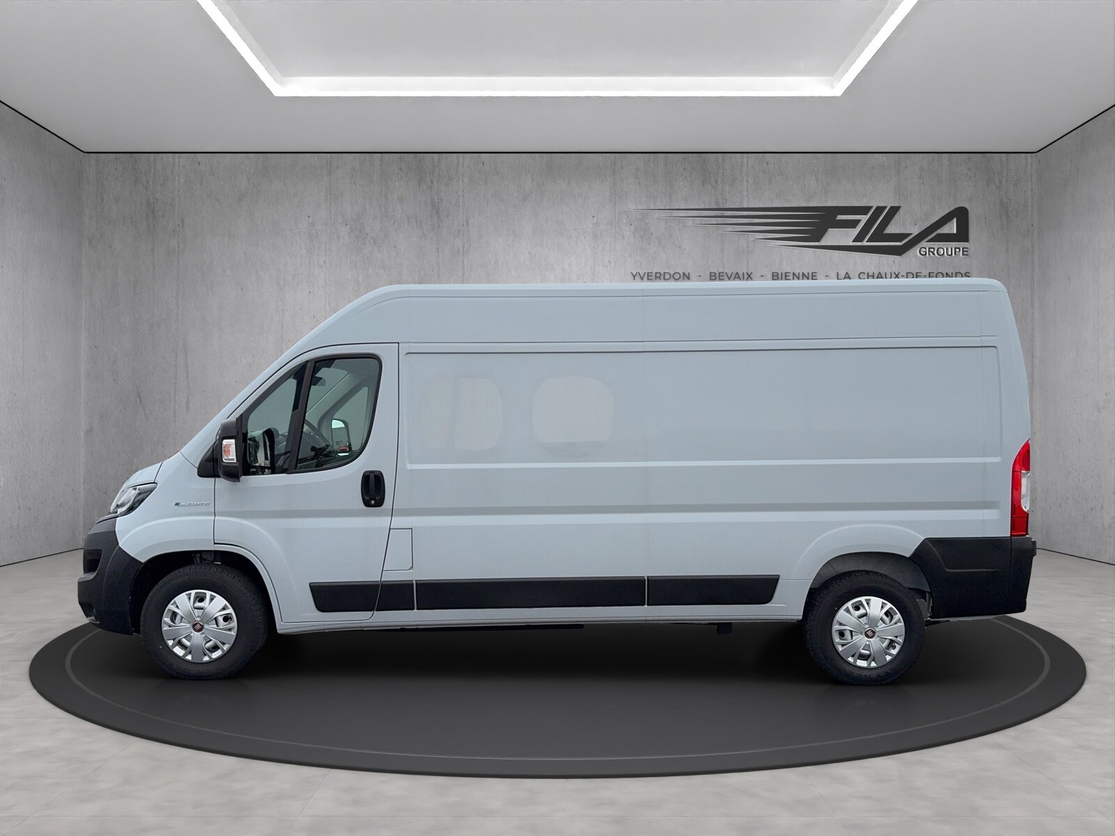 FIAT Ducato-e 35 f.t. 47kWh H2 4035, Electric, Ex-demonstrator, Automatic - 3