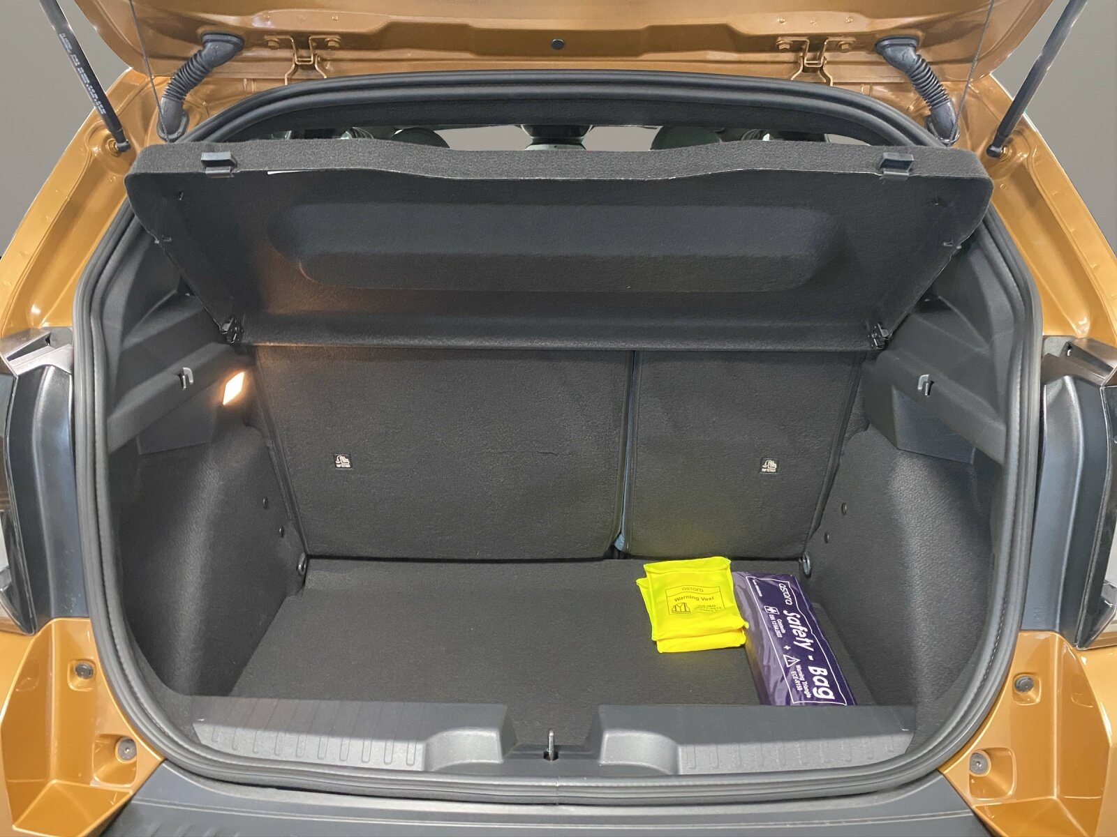 FIAT Grande Panda 1.2 Hybrid La Prima, Hybride Leggero Benzina/Elettrica, Auto nuove, Automatico - 6