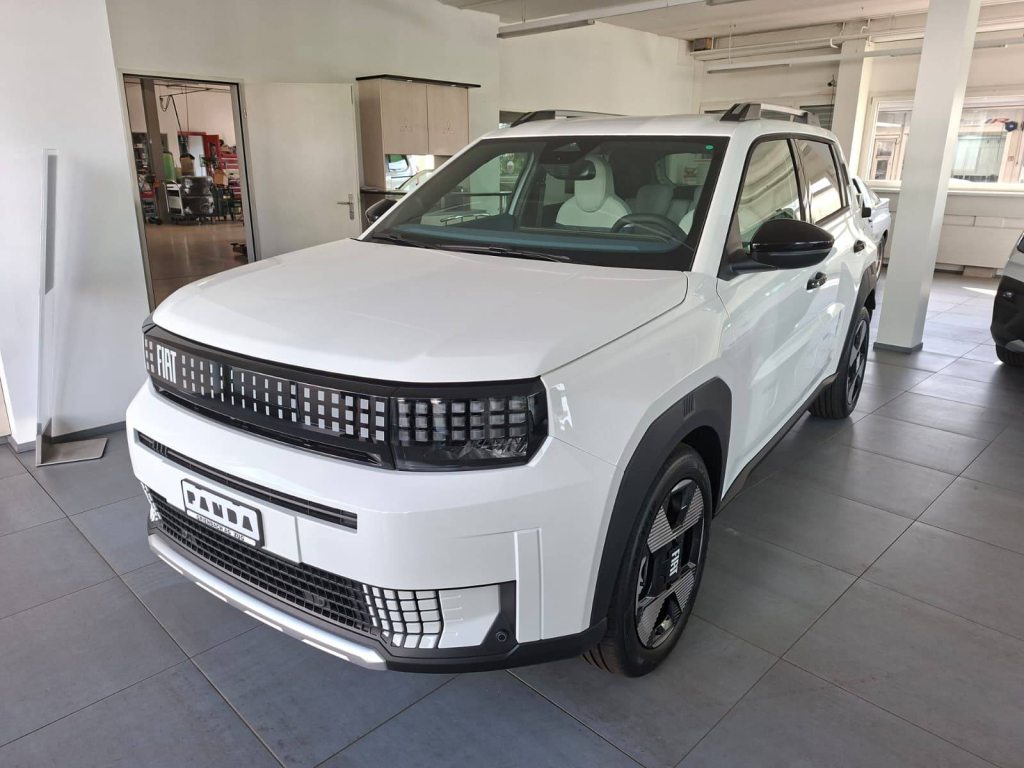 FIAT 1.2 Hybrid La Prima, Mild-Hybrid Petrol/Electric, New car, Automatic - 3