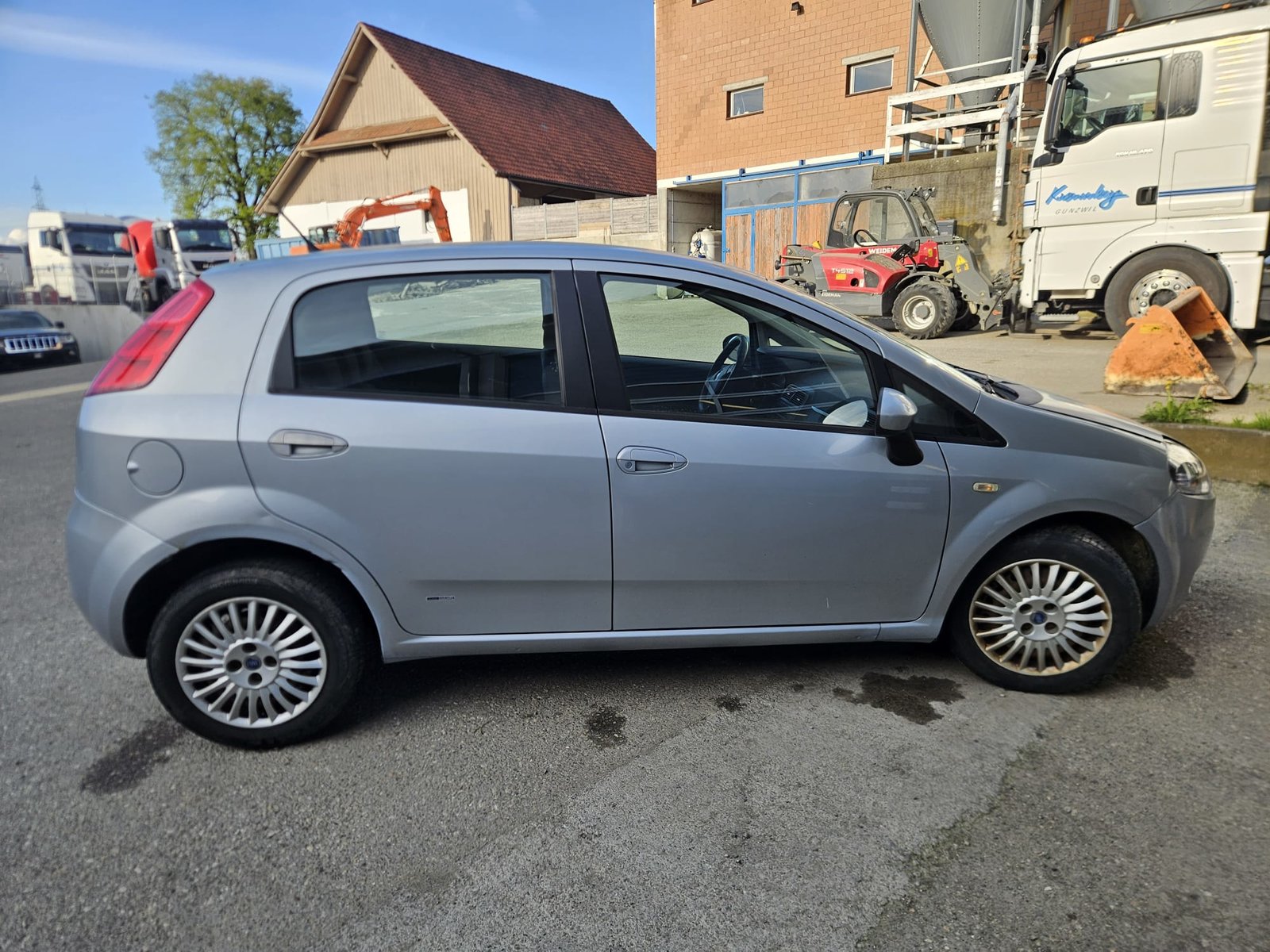 FIAT Grande Punto 1.4 8V 77 Emotion, Petrol, Second hand / Used, Manual - 2