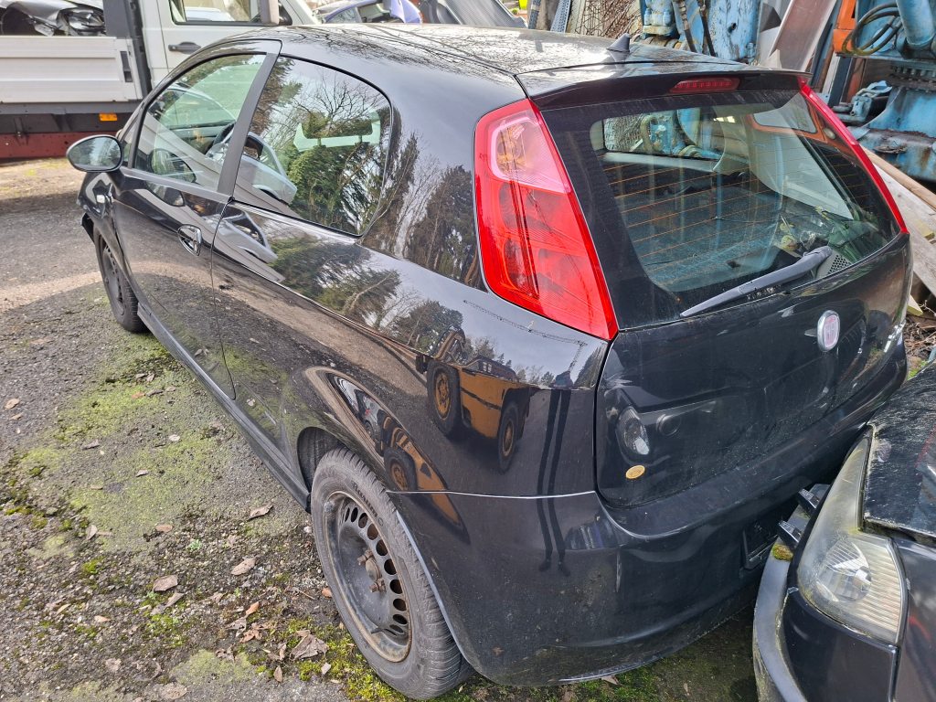 FIAT GRANDE PUNTO 1.4 16V 95 Dynamic, Essence, Occasion / Utilisé, Manuelle - 2