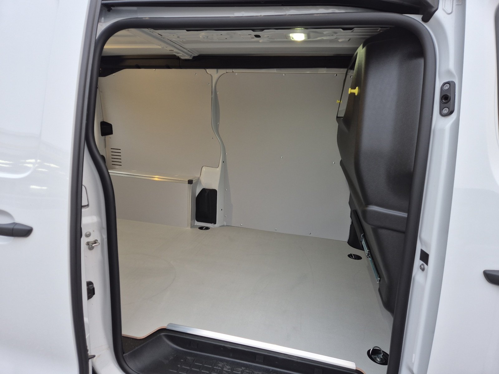 FIAT E-Scudo 50 kWh L2 verglast Swiss Worker, Elettrica, Auto dimostrativa, Automatico - 7