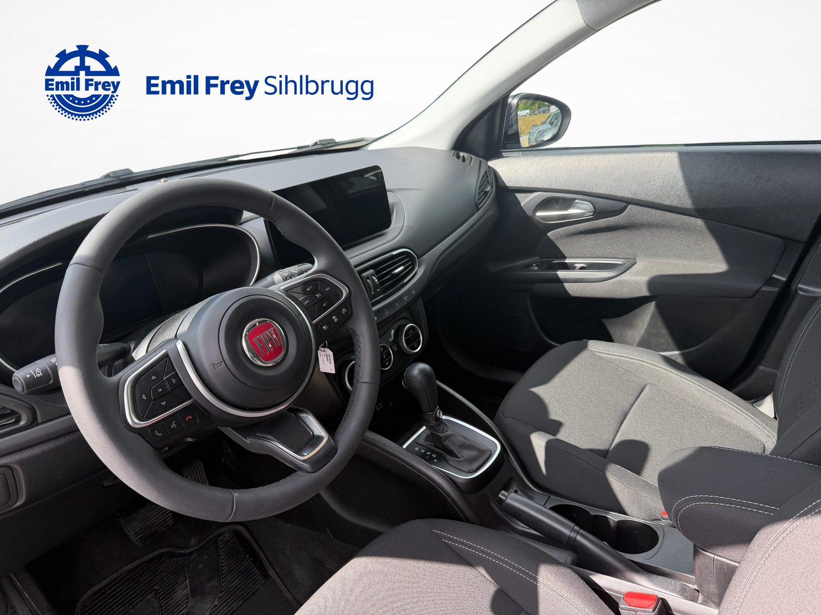 FIAT Tipo SW 1.5 Hybrid Cross, Mild-Hybrid Benzin/Elektro, Occasion / Gebraucht, Automatik - 2