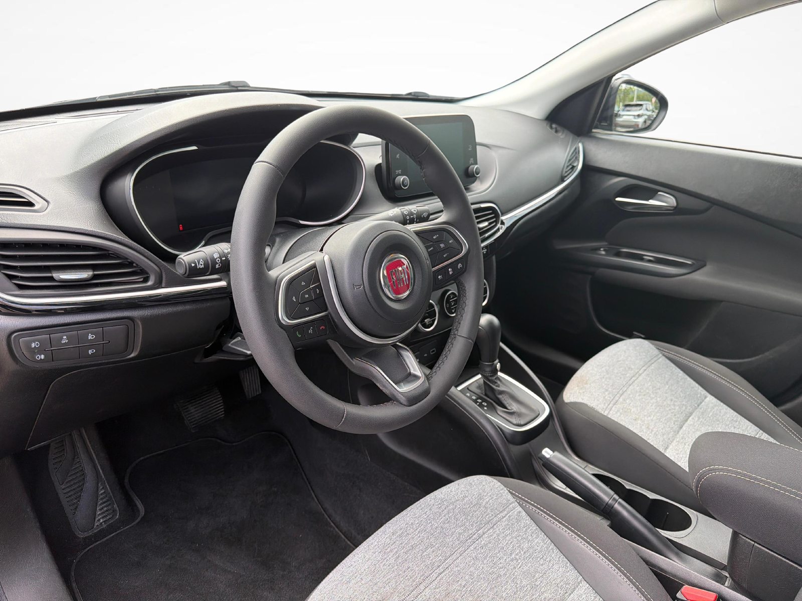FIAT Tipo SW 1.5 Hybrid Cross, Mild-Hybrid Benzin/Elektro, Occasion / Gebraucht, Automatik - 4