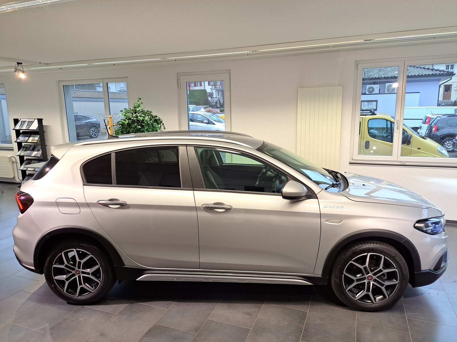FIAT Tipo Hybrid 1.5 Cross, Petrol, Ex-demonstrator, Automatic - 3