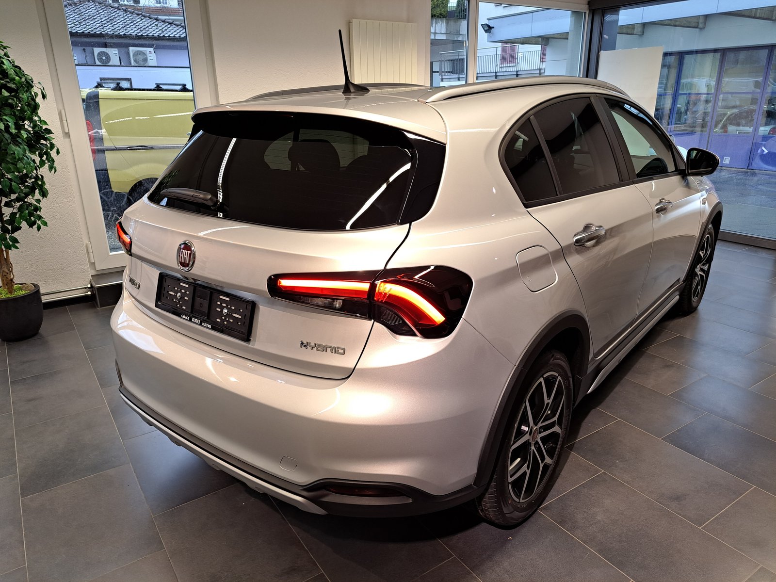 FIAT Tipo Hybrid 1.5 Cross, Petrol, Ex-demonstrator, Automatic - 4