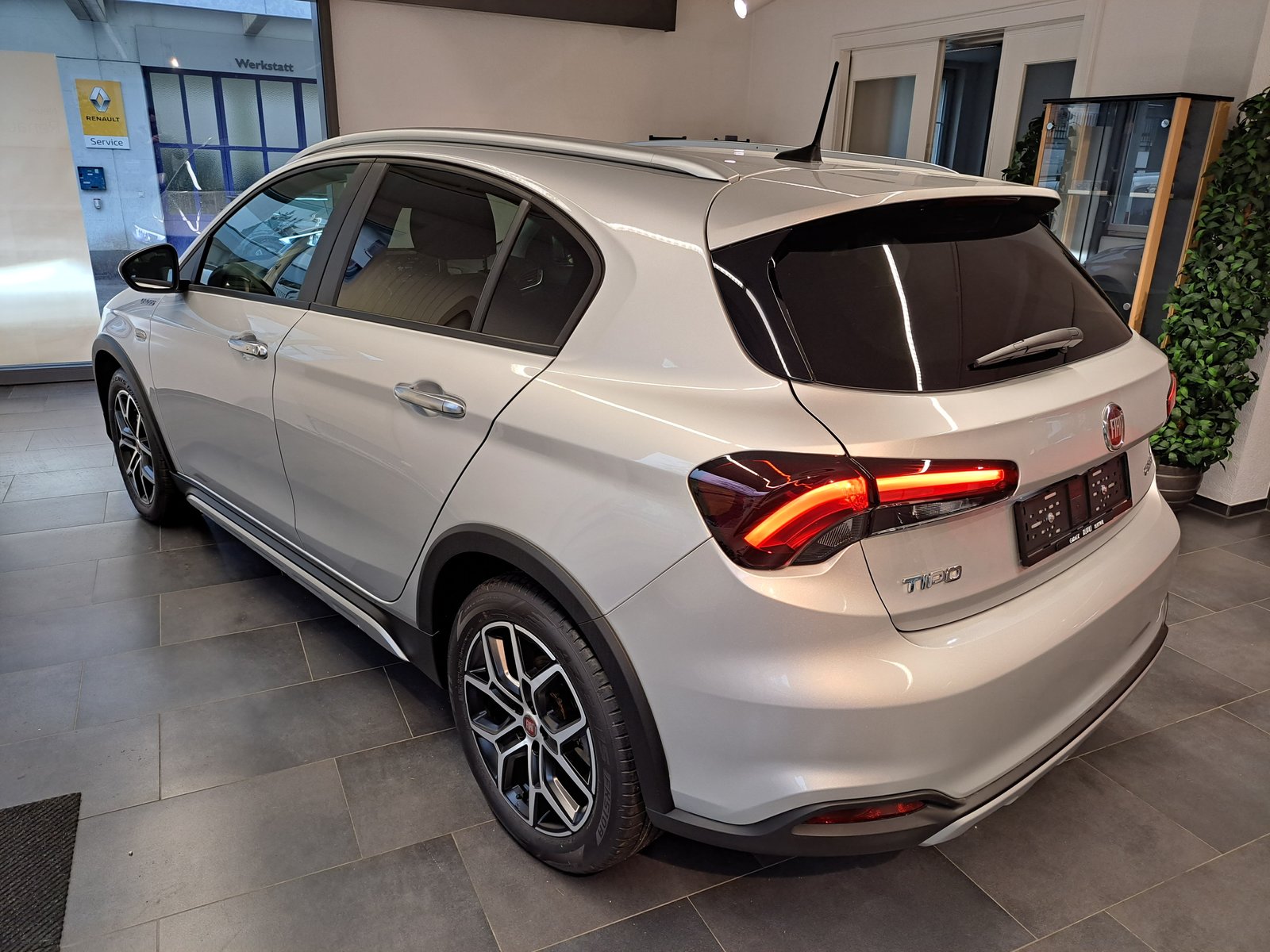 FIAT Tipo Hybrid 1.5 Cross, Petrol, Ex-demonstrator, Automatic - 5