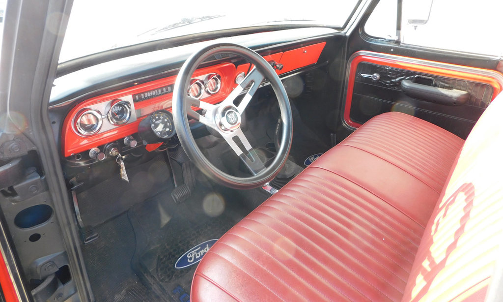 FORD F100, Benzin, Occasion / Gebraucht, Automatik - 4