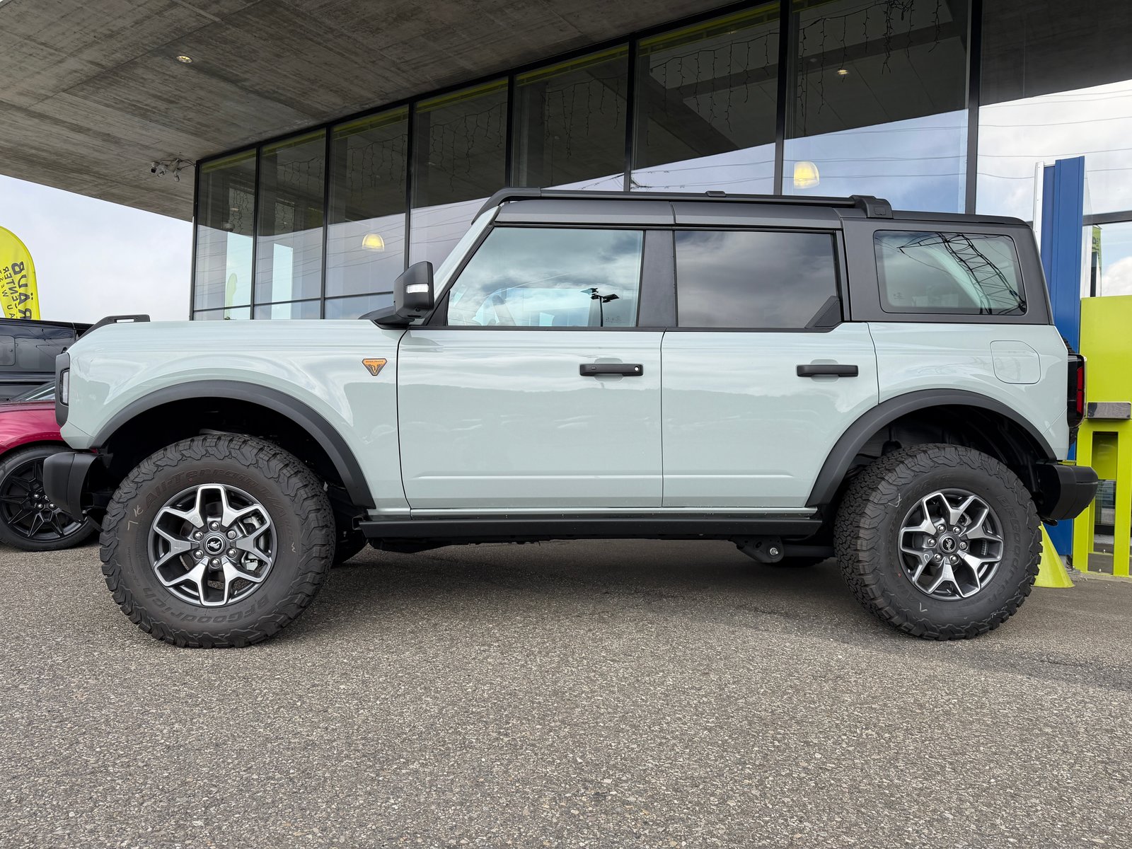 FORD Bronco 2.7 EcoB Badlands e-4WD, Benzin, Neuwagen, Automatik - 4