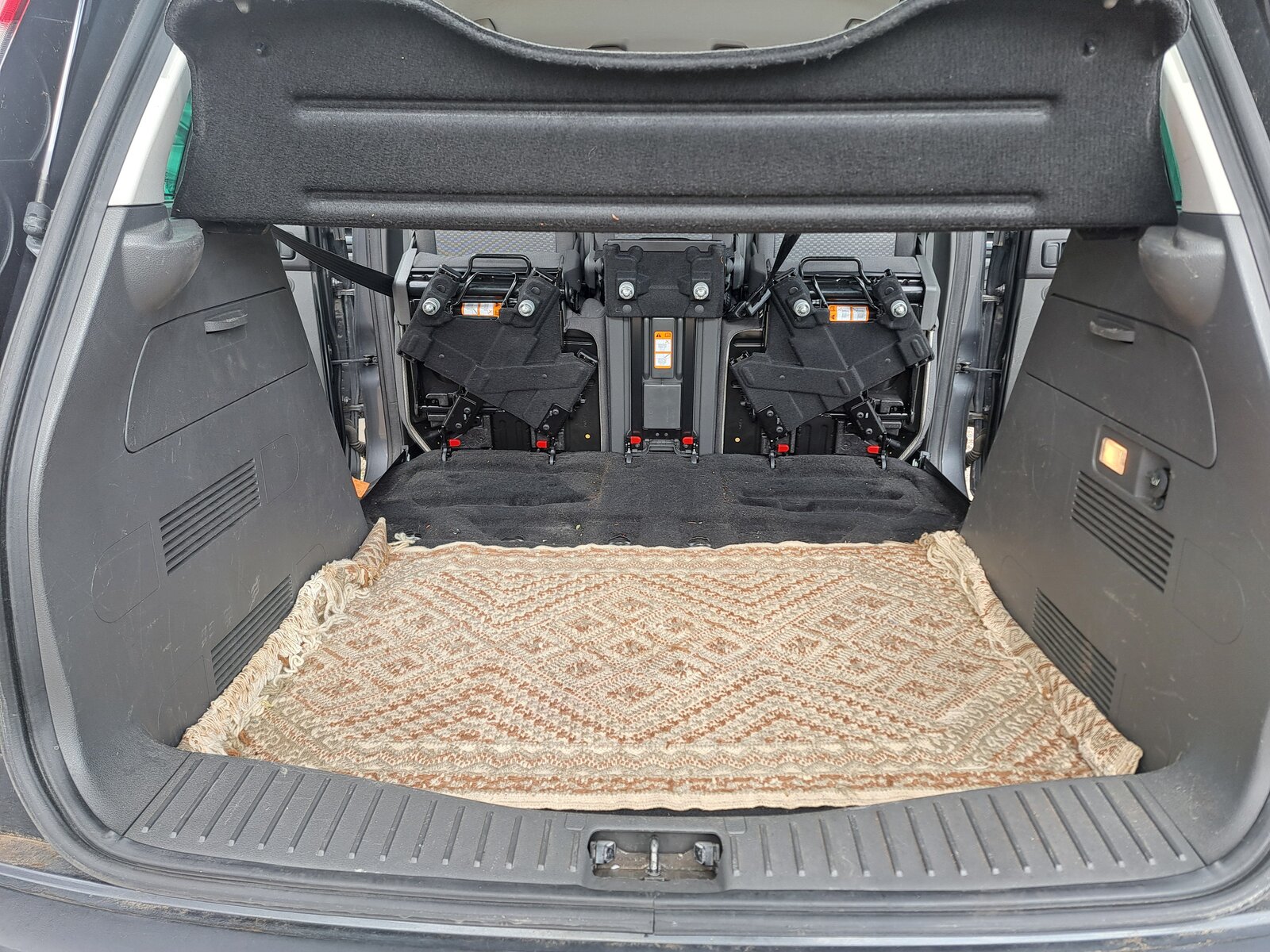 FORD C-Max 1.8 Ambiente, Essence, Occasion / Utilisé, Manuelle - 7
