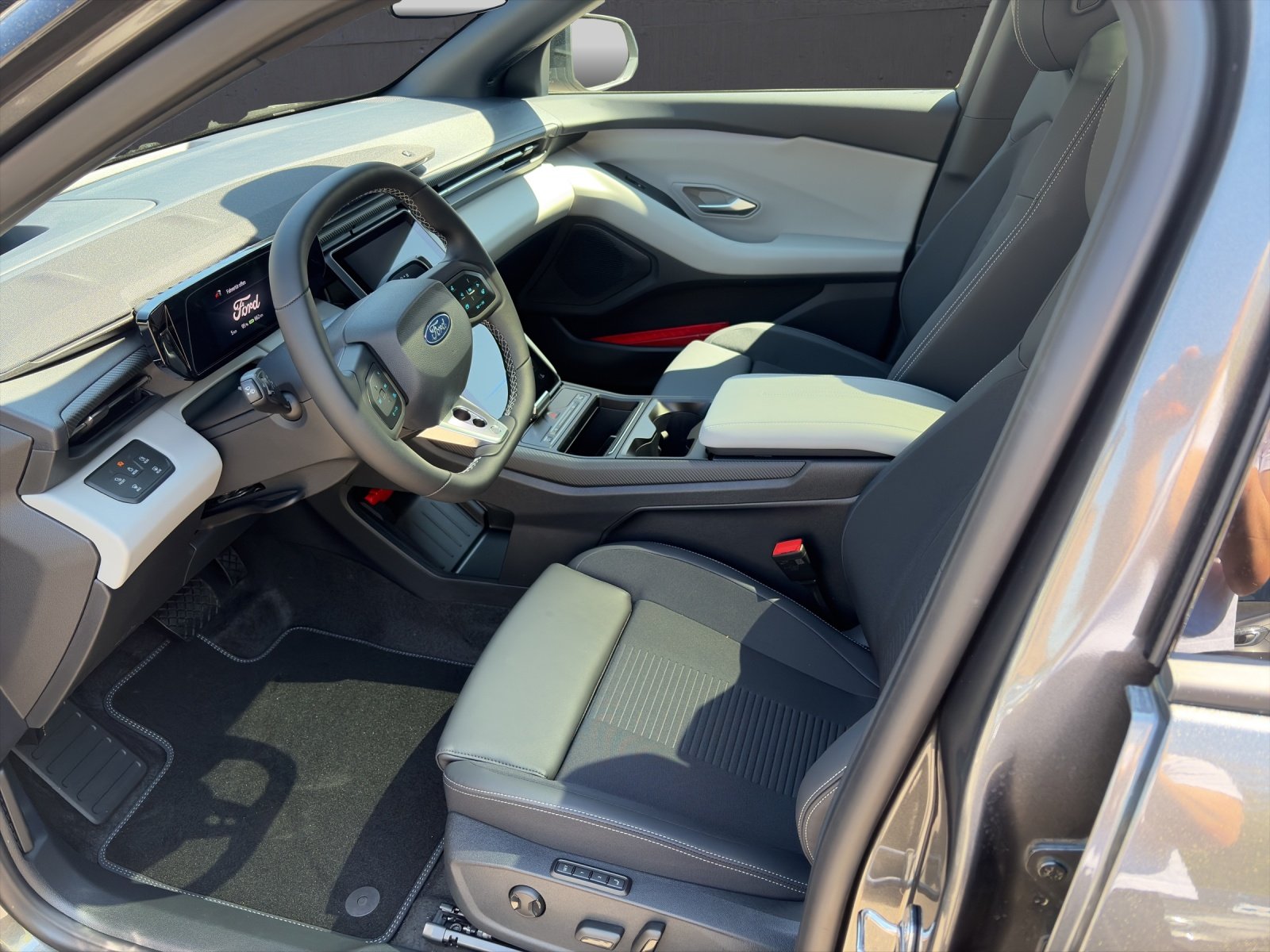 FORD Capri Extended Range (79 kWh) Premium AWD 4x4 AUTOMAT, Elektro, Neuwagen, Automatik - 7