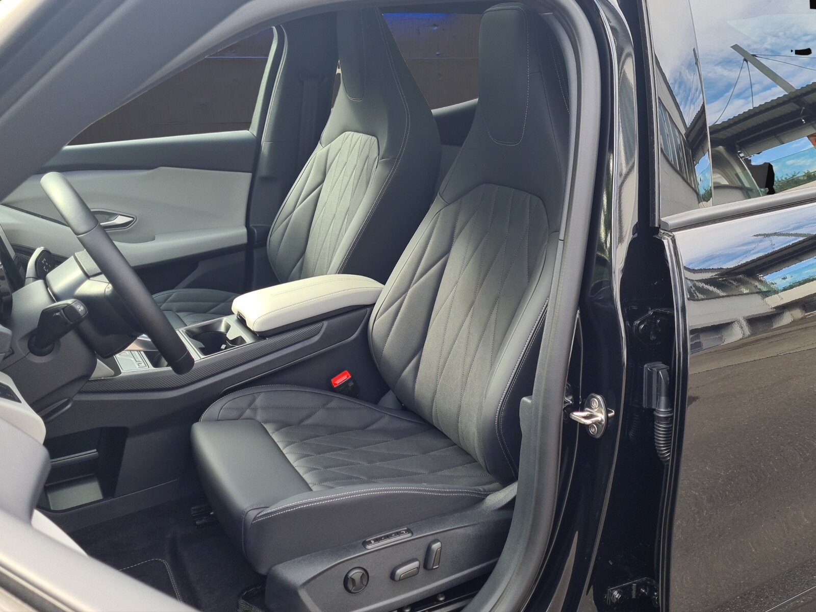 FORD Capri Extended Range (79 kWh) Premium AWD 4x4 AUTOMAT, Electric, New car, Automatic - 7
