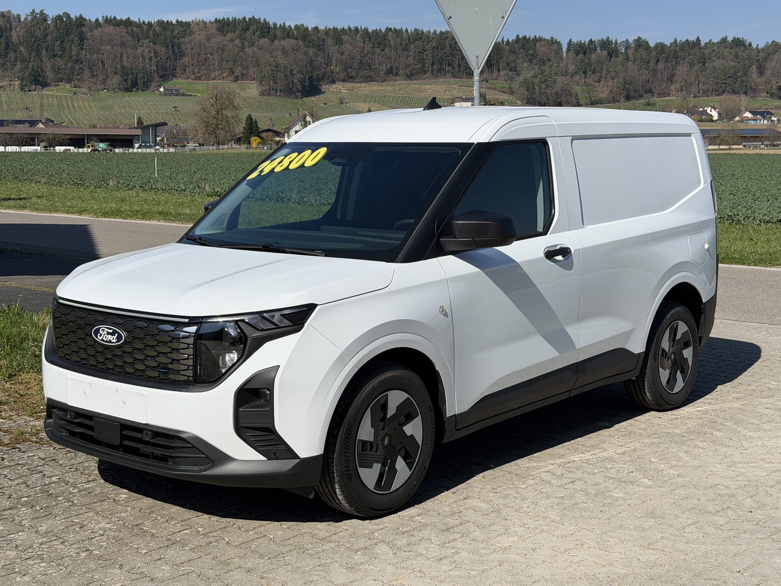 FORD E-Transit Courier Van Trend