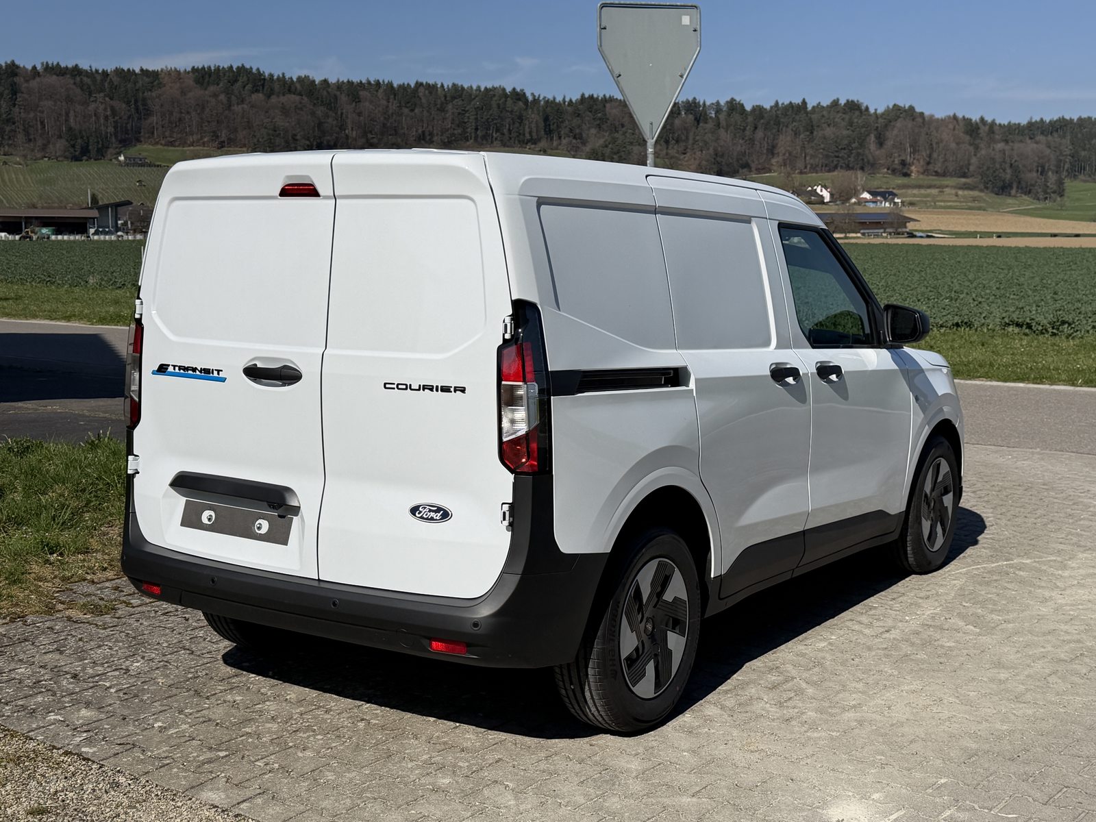 FORD E-Transit Courier Van Trend, Elektro, Vorführwagen, Automatik - 3