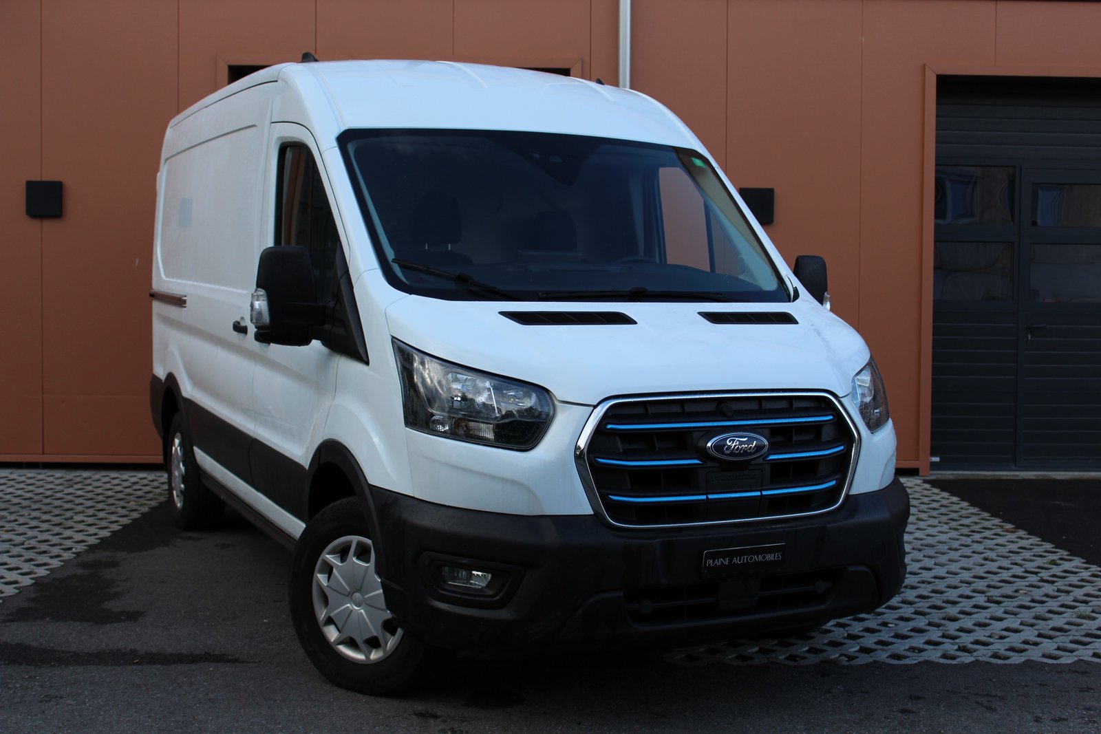 FORD Ford E-Transit Van 350 L2 Trend RWD 68kWh - "Garantie 7 ans 