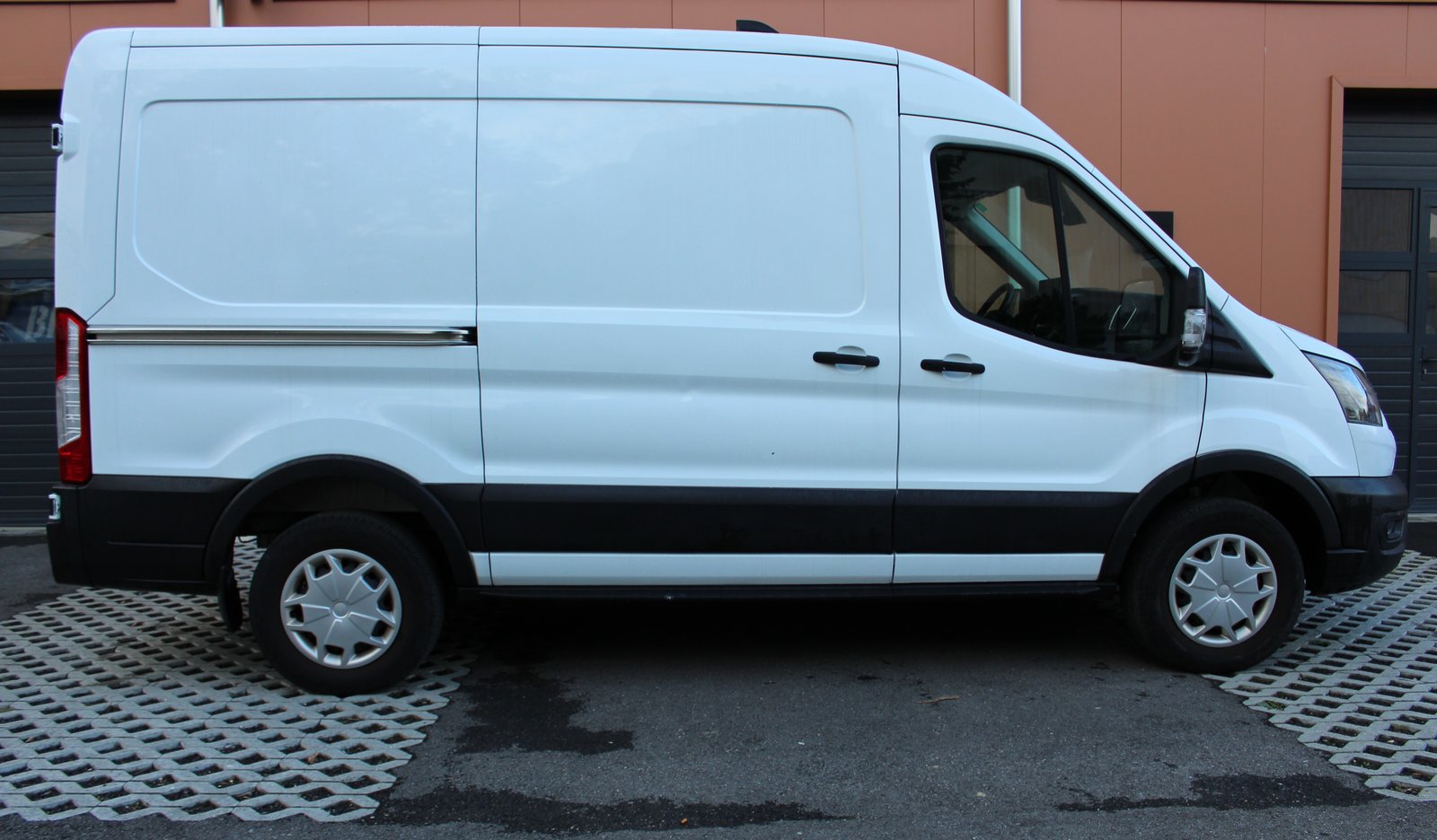 FORD Ford E-Transit Van 350 L2 Trend RWD 68kWh - "Garantie 7 ans , Elektro, Occasion / Gebraucht, Automatik - 4