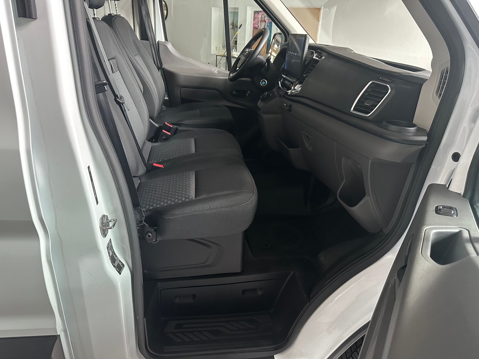 FORD E-Transit Van 350 L2 Trend RWD 68kWh, Electric, Second hand / Used, Automatic - 4