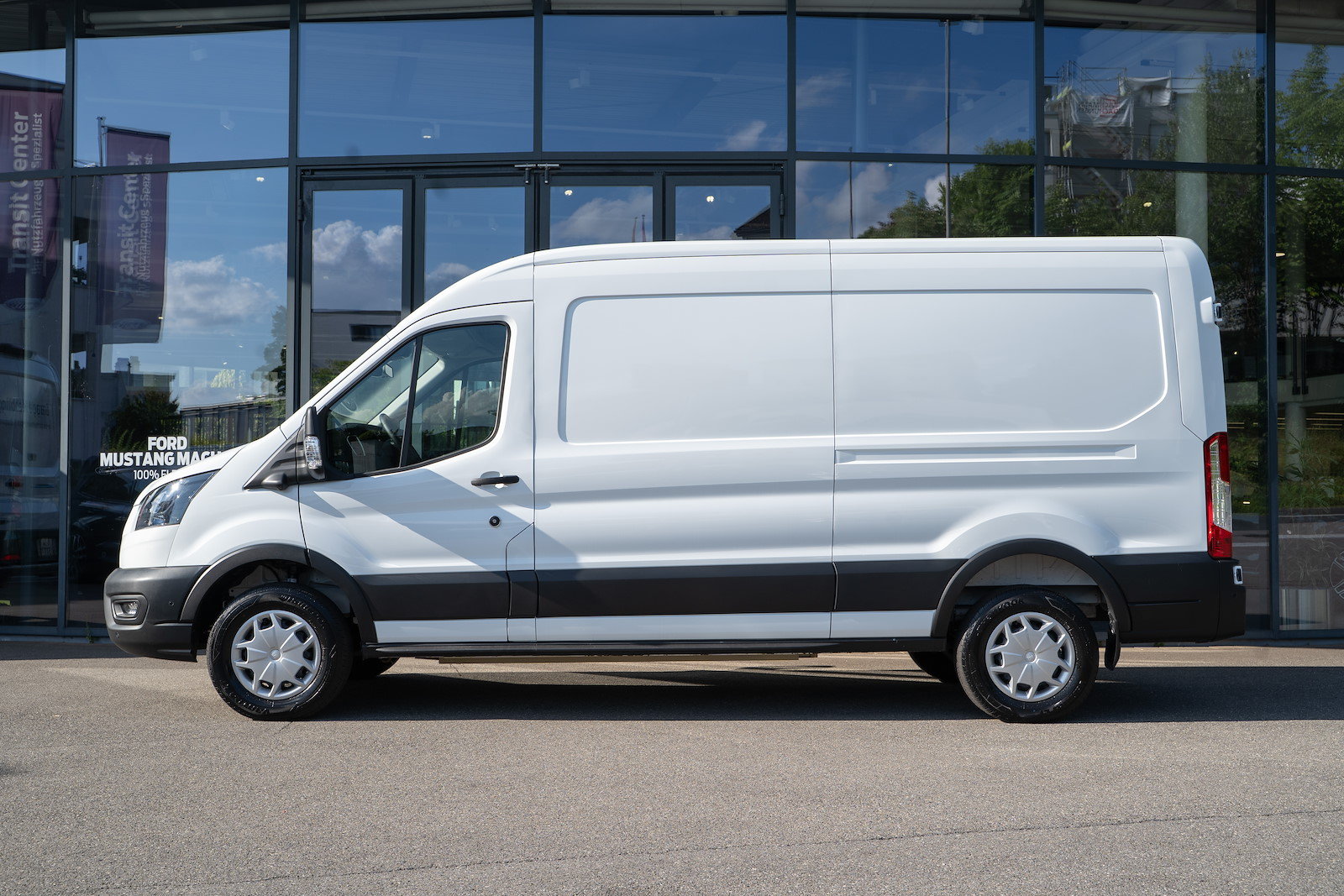 FORD E-Transit Van 390 L3H2 68kWh Trend, Elettrica, Auto dimostrativa, Automatico - 3