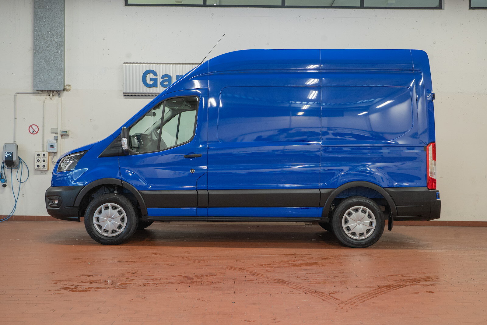 FORD E-Transit Van 390 L2H2 68kWh Trend, Electric, Ex-demonstrator, Automatic - 3