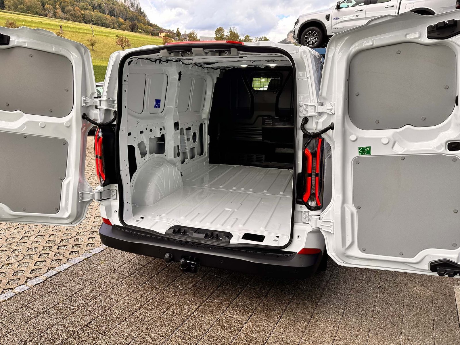 FORD E-Transit C Van 320 L1 74 kWh Trend, Elektro, Vorführwagen, Automatik - 5