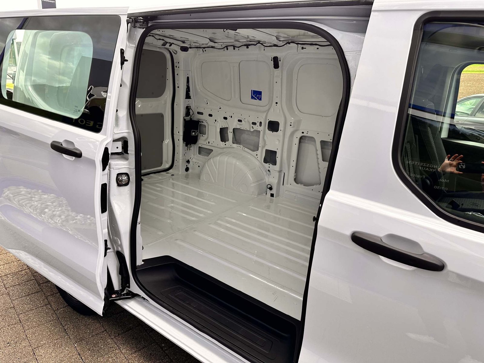 FORD E-Transit C Van 320 L1 74 kWh Trend, Elektro, Vorführwagen, Automatik - 7