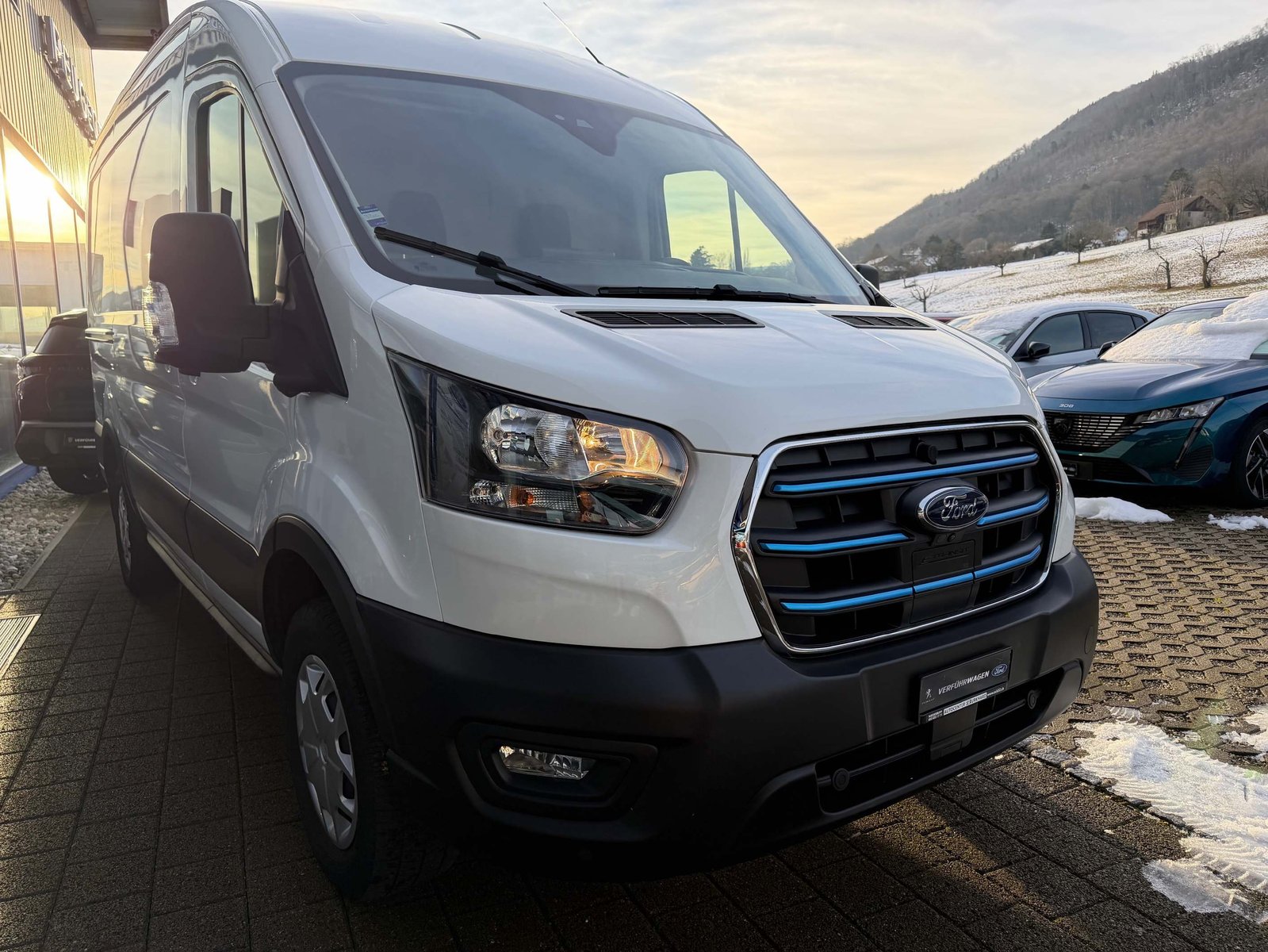 FORD E-Transit Van 350 L2H2 68kWh Trend, Elektro, Vorführwagen, Automatik - 4