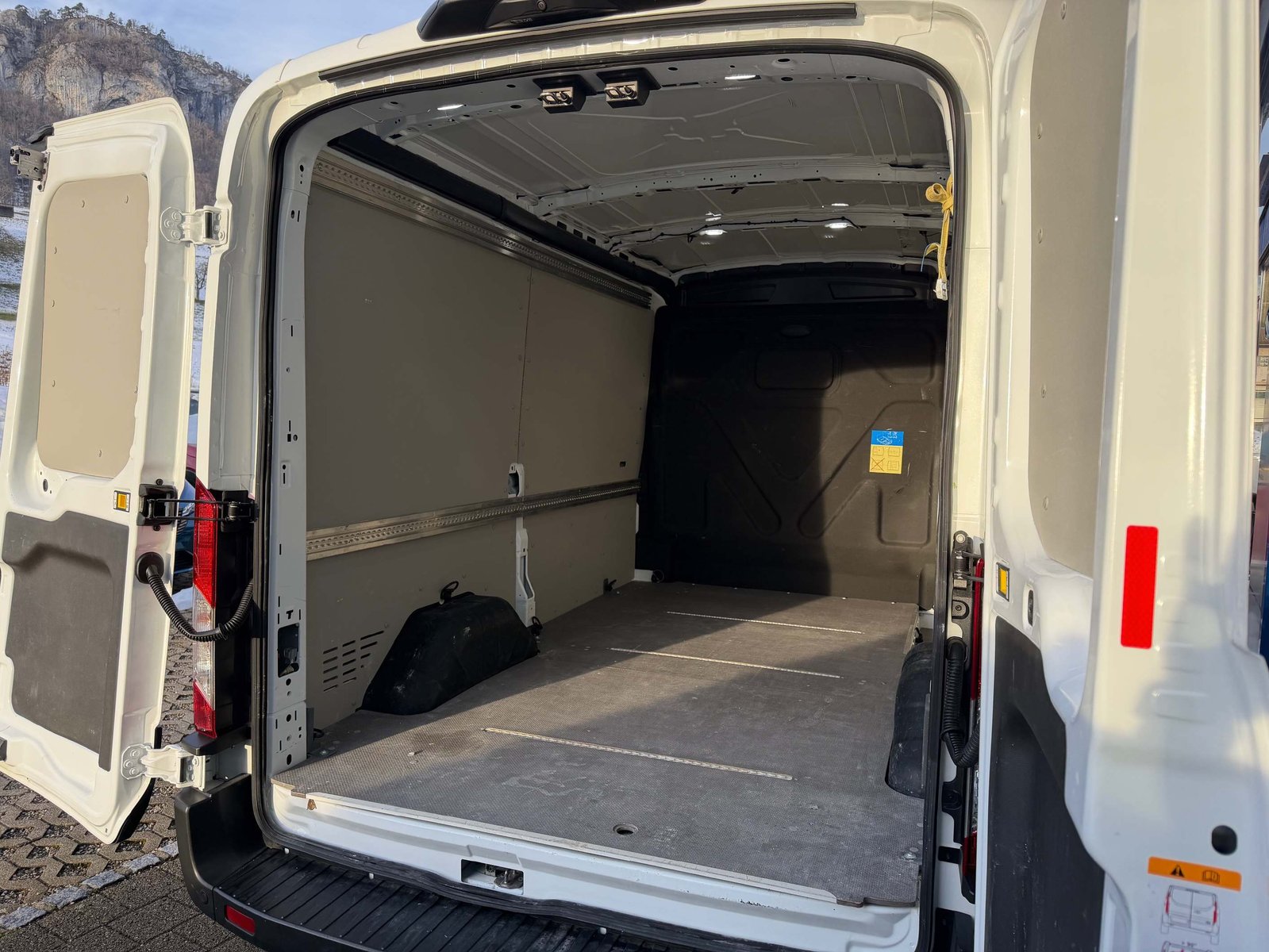 FORD E-Transit Van 350 L2H2 68kWh Trend, Elektro, Vorführwagen, Automatik - 5