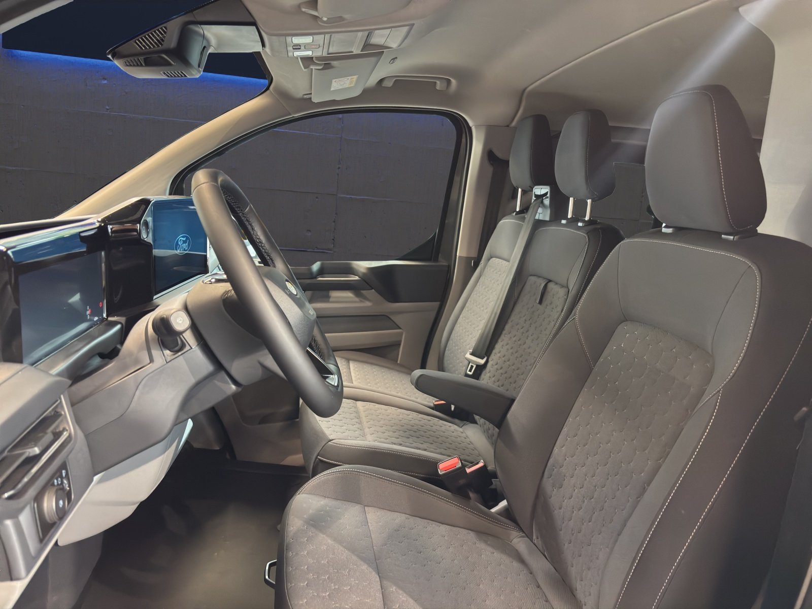 FORD E-Transit Custom Multicab 320 L1 218 PS Limited RWD, Electric, New car, Automatic - 7