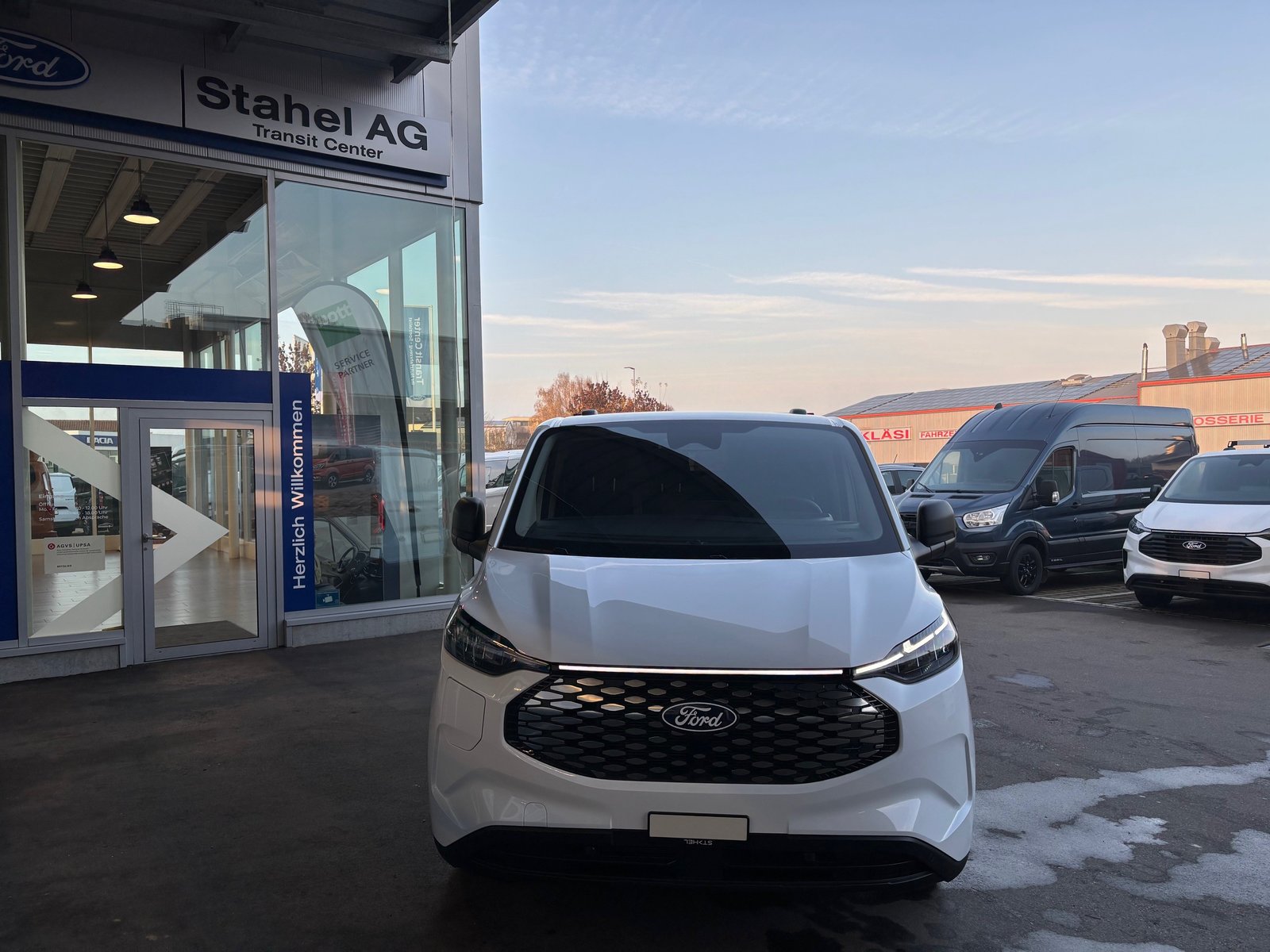 FORD E-Transit C Van 320 L1 74 kWh Trend, Electric, Ex-demonstrator, Automatic - 3